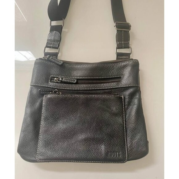 ROOTS Black Leather Purse with Adjustable Shoulder Strap - Picture 8 of 8